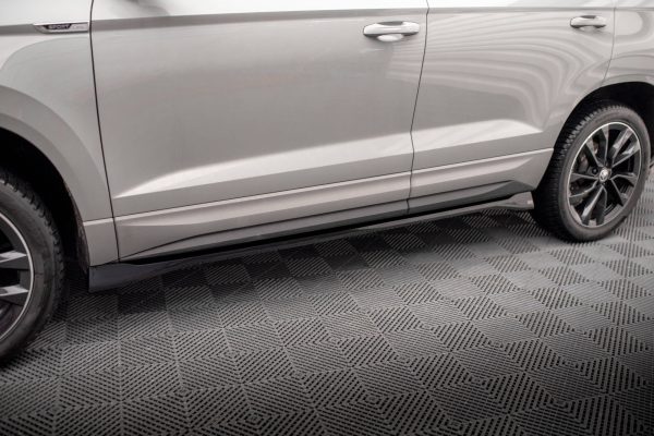 Skoda Karoq Sport line - Lâminas para embaladeiras | SK-KA-1F-SL-SD1G | Produto Maxton Design distribuído por Unicartuning. Skoda Karoq Sport line - Lâminas para embaladeiras | SK-KA-1F-SL-SD1G | Produto Maxton Design distribuído por Unicartuning.