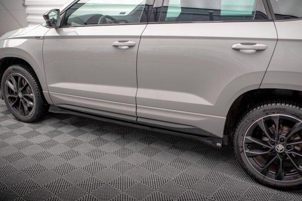 Skoda Karoq Sport line - Lâminas para embaladeiras | SK-KA-1F-SL-SD1G | Produto Maxton Design distribuído por Unicartuning. Skoda Karoq Sport line - Lâminas para embaladeiras | SK-KA-1F-SL-SD1G | Produto Maxton Design distribuído por Unicartuning.