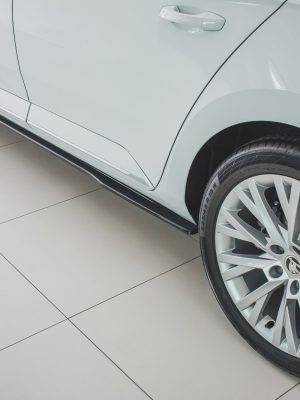 Skoda Superb Sport line Combi Mk3 / Mk3 (facelift) - Lâminas para embaladeiras | SK-SU-3F-SD1G | Produto Maxton Design distribuído por Unicartuning. Skoda Superb Sport line Combi Mk3 / Mk3 (facelift) - Lâminas para embaladeiras | SK-SU-3F-SD1G | Produto Maxton Design distribuído por Unicartuning.