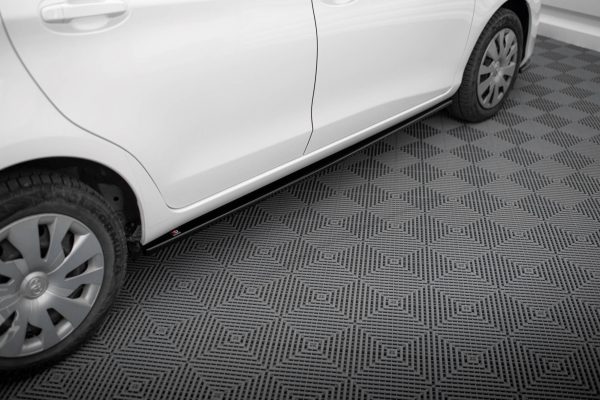 Toyota Yaris Mk3 (facelift) - Lâminas para embaladeiras | TO-YA-3F2-SD1G | Produto Maxton Design distribuído por Unicartuning. Toyota Yaris Mk3 (facelift) - Lâminas para embaladeiras | TO-YA-3F2-SD1G | Produto Maxton Design distribuído por Unicartuning.