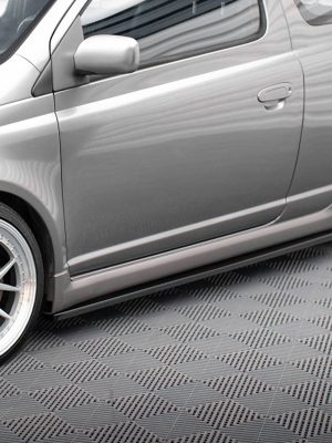 Toyota Yaris Mk3 (facelift) - Lâminas para embaladeiras | TO-YA-1F-TS-SD1G | Produto Maxton Design distribuído por Unicartuning. Toyota Yaris Mk3 (facelift) - Lâminas para embaladeiras | TO-YA-1F-TS-SD1G | Produto Maxton Design distribuído por Unicartuning.