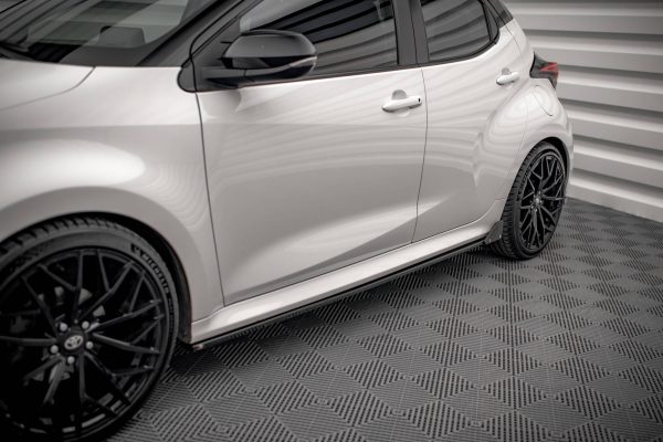 Toyota Yaris Mk4 - Lâminas para Embaladeiras V.1 + Splitters | TO-YA-4-SD1G+SF | Produto Maxton Design distribuído por Unicartuning. Toyota Yaris Mk4 - Lâminas para Embaladeiras V.1 + Splitters | TO-YA-4-SD1G+SF | Produto Maxton Design distribuído por Unicartuning.