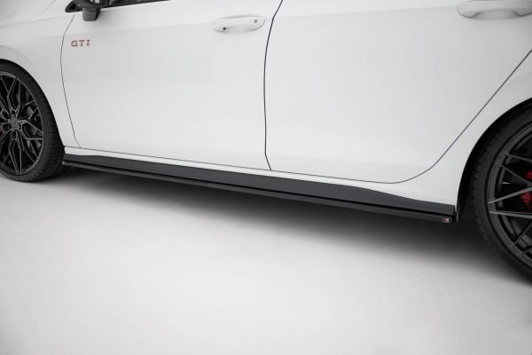 Volkswagen Golf GTI / GTE / GTI ClubSport / Gtd / R-line Mk8 - Lâminas para Embaladeiras V.1 | VW-GO-8-GTI-SD1G | Produto Maxton Design distribuído por Unicartuning. Volkswagen Golf GTI / GTE / GTI ClubSport / Gtd / R-line Mk8 - Lâminas para Embaladeiras V.1 | VW-GO-8-GTI-SD1G | Produto Maxton Design distribuído por Unicartuning.