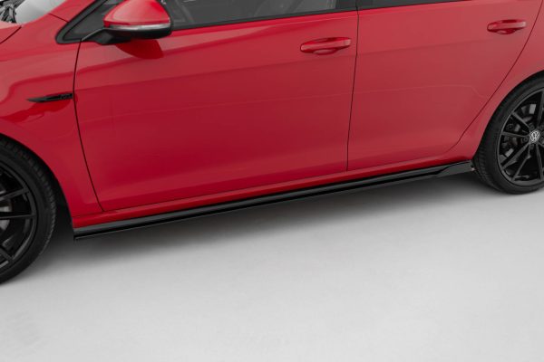 Volkswagen Golf R / R-line Mk7 (facelift) - Lâminas para Embaladeiras V.1 | VW-GO-7F-R-SD1G | Produto Maxton Design distribuído por Unicartuning. Volkswagen Golf R / R-line Mk7 (facelift) - Lâminas para Embaladeiras V.1 | VW-GO-7F-R-SD1G | Produto Maxton Design distribuído por Unicartuning.