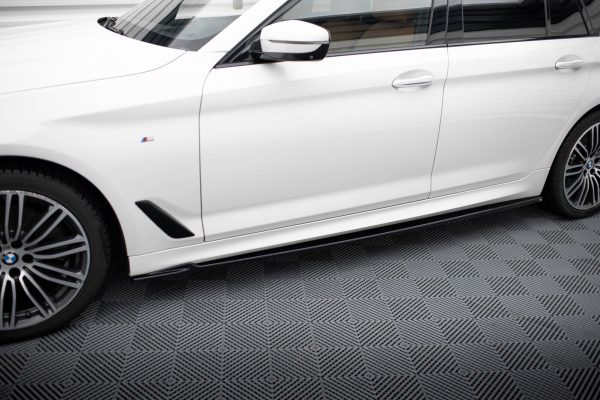 BMW M550i / M550d Sedan G30 / G30 (facelift) - Lâminas para Embaladeiras V.2 | BM-5-G30-MPACK-SD2G | Produto Maxton Design distribuído por Unicartuning. BMW M550i / M550d Sedan G30 / G30 (facelift) - Lâminas para Embaladeiras V.2 | BM-5-G30-MPACK-SD2G | Produto Maxton Design distribuído por Unicartuning.