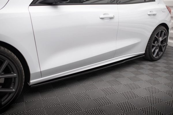Ford Focus Hatchback ST Mk4 - Lâminas para Embaladeiras V.3 | FO-FO-4-STLINE-SD3G | Produto Maxton Design distribuído por Unicartuning. Ford Focus Hatchback ST Mk4 - Lâminas para Embaladeiras V.3 | FO-FO-4-STLINE-SD3G | Produto Maxton Design distribuído por Unicartuning.