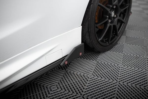 Ford Fiesta Mk7 / Mk7 Fl - Lâminas para Embaladeiras V.4 + Splitters | FO-FI-7/7F-ST-SD4G+SF1B | Produto Maxton Design distribuído por Unicartuning. Ford Fiesta Mk7 / Mk7 Fl - Lâminas para Embaladeiras V.4 + Splitters | FO-FI-7/7F-ST-SD4G+SF1B | Produto Maxton Design distribuído por Unicartuning.