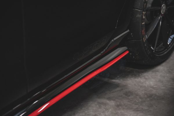 Volkswagen Golf 7 R / R-line / GTI - Lâminas para embaladeiras | VW-GO-7F-GTI-TCR-SD1RED | Produto Maxton Design distribuído por Unicartuning. Volkswagen Golf 7 R / R-line / GTI - Lâminas para embaladeiras | VW-GO-7F-GTI-TCR-SD1RED | Produto Maxton Design distribuído por Unicartuning.