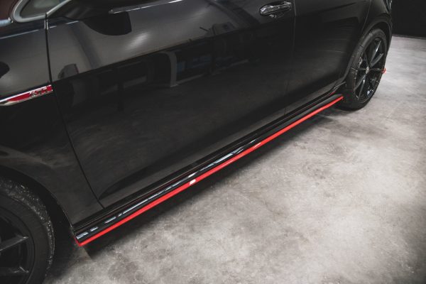 Volkswagen Golf 7 R / R-line / GTI - Lâminas para embaladeiras | VW-GO-7F-GTI-TCR-SD1RED | Produto Maxton Design distribuído por Unicartuning. Volkswagen Golf 7 R / R-line / GTI - Lâminas para embaladeiras | VW-GO-7F-GTI-TCR-SD1RED | Produto Maxton Design distribuído por Unicartuning.
