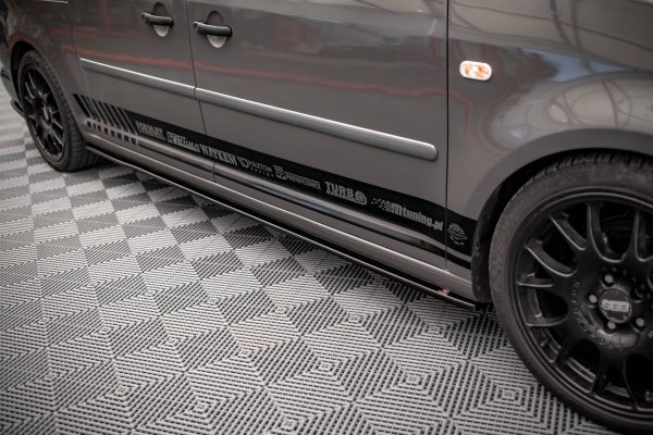 Volkswagen Caddy Long Mk3 (facelift) - Lâminas para embaladeiras | VW-CA-3F-L-SD1G | Produto Maxton Design distribuído por Unicartuning. Volkswagen Caddy Long Mk3 (facelift) - Lâminas para embaladeiras | VW-CA-3F-L-SD1G | Produto Maxton Design distribuído por Unicartuning.