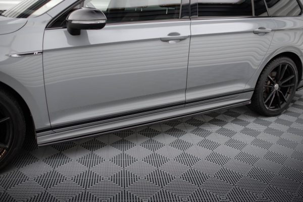 Volkswagen Passat B8 (facelift) - Lâminas para embaladeiras | VW-PA-B8F-RLINE-SD1G | Produto Maxton Design distribuído por Unicartuning. Volkswagen Passat B8 (facelift) - Lâminas para embaladeiras | VW-PA-B8F-RLINE-SD1G | Produto Maxton Design distribuído por Unicartuning.