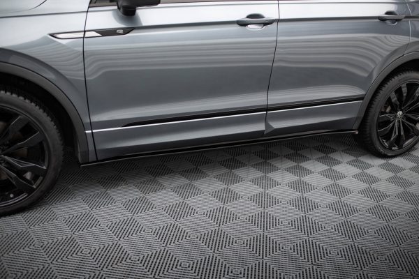 Volkswagen Tiguan Mk2 R-line - Lâminas para embaladeiras | VW-TI-2-RLINE-LWB-SD1G | Produto Maxton Design distribuído por Unicartuning.