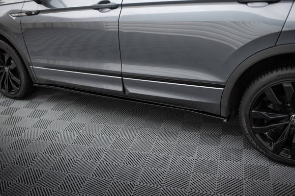 Volkswagen Tiguan Mk2 R-line - Lâminas para embaladeiras | VW-TI-2-RLINE-LWB-SD1G | Produto Maxton Design distribuído por Unicartuning.