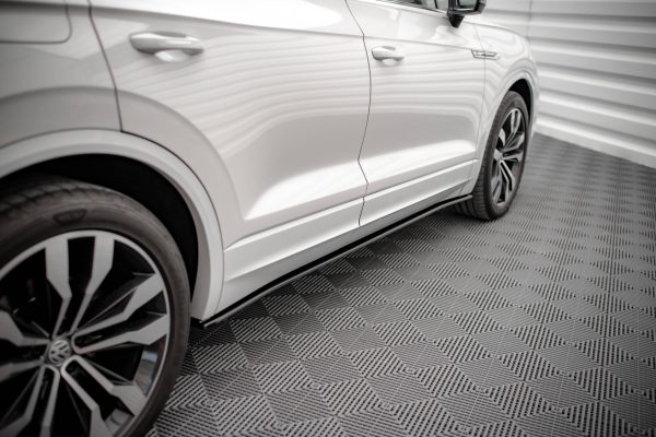 Volkswagen Touareg R-line Mk3 - Lâminas para embaladeiras | VW-TO-3-RLINE-SD1G | Produto Maxton Design distribuído por Unicartuning. Volkswagen Touareg R-line Mk3 - Lâminas para embaladeiras | VW-TO-3-RLINE-SD1G | Produto Maxton Design distribuído por Unicartuning.