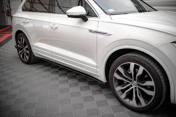 Volkswagen Touareg R-line Mk3 - Lâminas para embaladeiras | VW-TO-3-RLINE-SD1G | Produto Maxton Design distribuído por Unicartuning. Volkswagen Touareg R-line Mk3 - Lâminas para embaladeiras | VW-TO-3-RLINE-SD1G | Produto Maxton Design distribuído por Unicartuning.