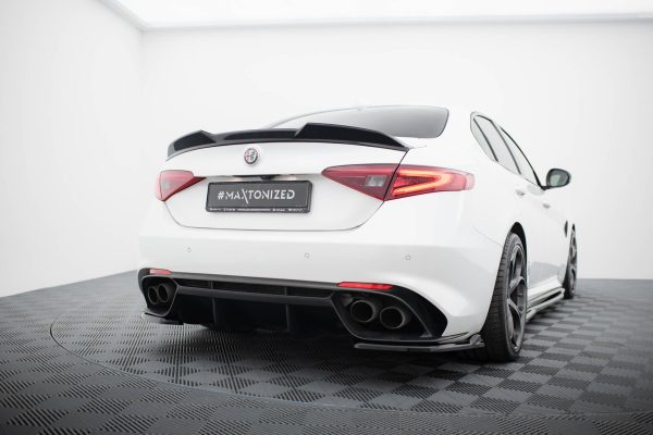 Alfa Romeo Giulia - Aileron / Extensão 3D | AL-GI-1-QV-CAP3D1G | Produto Maxton Design distribuído por Unicartuning. Alfa Romeo Giulia - Aileron / Extensão 3D | AL-GI-1-QV-CAP3D1G | Produto Maxton Design distribuído por Unicartuning.