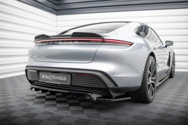 Porsche Taycan Turbo S Mk1 - Aileron / Extensão 3D | PO-TAY-1-CAP1G | Produto Maxton Design distribuído por Unicartuning.