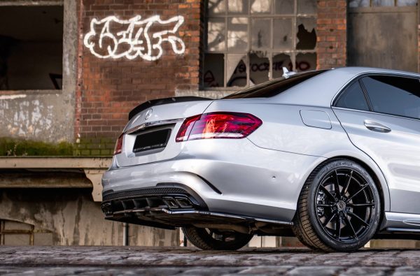Mercedes-Benz E63 AMG Sedan W212 (facelift) - Aileron / Extensão | ME-E-212F-AMG-CAP1G | Produto Maxton Design distribuído por Unicartuning. Mercedes-Benz E63 AMG Sedan W212 (facelift) - Aileron / Extensão | ME-E-212F-AMG-CAP1G | Produto Maxton Design distribuído por Unicartuning.