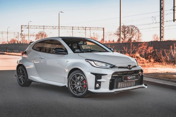 Toyota GR Yaris Mk4 - Lâmina frontal STREET PRO + Splitters | TOYA4GR4CNC-FD1B+FSF1G | Produto Maxton Design distribuído por Unicartuning. Toyota GR Yaris Mk4 - Lâmina frontal STREET PRO + Splitters | TOYA4GR4CNC-FD1B+FSF1G | Produto Maxton Design distribuído por Unicartuning.