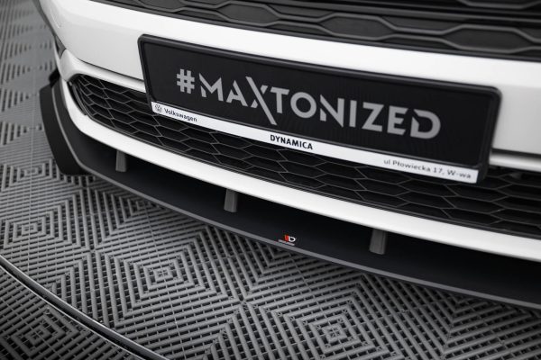 Volkswagen Jetta Gli Mk7 - Lâmina frontal STREET PRO + Splitters | VWJE7GLICNC-FD1B+FSF1G | Produto Maxton Design distribuído por Unicartuning. Volkswagen Jetta Gli Mk7 - Lâmina frontal STREET PRO + Splitters | VWJE7GLICNC-FD1B+FSF1G | Produto Maxton Design distribuído por Unicartuning.