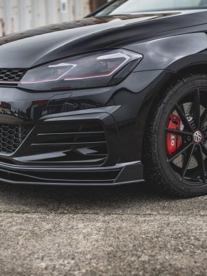 Volkswagen Golf 7 GTI Tcr - Lâmina frontal STREET PRO | VWGO7FGTITCRCNC-FD1B | Produto Maxton Design distribuído por Unicartuning. Volkswagen Golf 7 GTI Tcr - Lâmina frontal STREET PRO | VWGO7FGTITCRCNC-FD1B | Produto Maxton Design distribuído por Unicartuning.