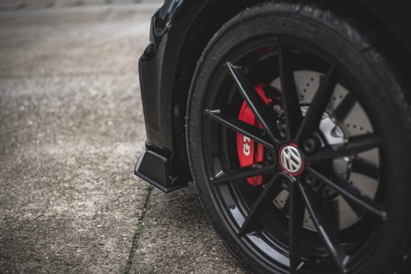 Volkswagen Golf 7 GTI Tcr - Lâmina frontal STREET PRO | VWGO7FGTITCRCNC-FD1B | Produto Maxton Design distribuído por Unicartuning. Volkswagen Golf 7 GTI Tcr - Lâmina frontal STREET PRO | VWGO7FGTITCRCNC-FD1B | Produto Maxton Design distribuído por Unicartuning.