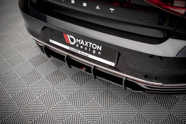 Volkswagen Passat B8 (facelift) - Difusor traseiro STREET PRO | VWPAB8FCNC-RS1B+BRBI | Produto Maxton Design distribuído por Unicartuning.