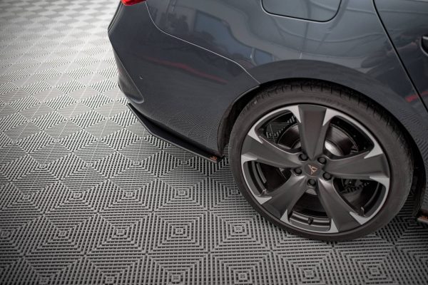 Cupra Leon ST Mk1 - Splitters laterais traseiros STREET PRO | CULE1STCNC-RSD1BRB | Produto Maxton Design distribuído por Unicartuning. Cupra Leon ST Mk1 - Splitters laterais traseiros STREET PRO | CULE1STCNC-RSD1BRB | Produto Maxton Design distribuído por Unicartuning.