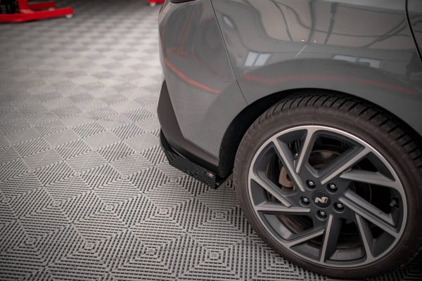 Hyundai I30 Fastback N-line Mk3 (facelift) - Splitters laterais traseiros STREET PRO | HYI303FNLINEFBCNC-RS1BRB+RSF1G | Produto Maxton Design distribuído por Unicartuning. Hyundai I30 Fastback N-line Mk3 (facelift) - Splitters laterais traseiros STREET PRO | HYI303FNLINEFBCNC-RS1BRB+RSF1G | Produto Maxton Design distribuído por Unicartuning.