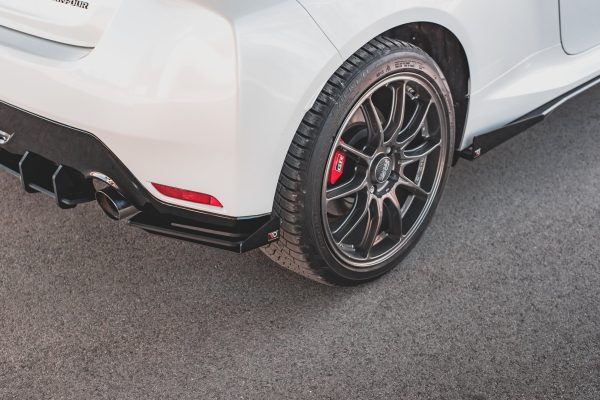 Toyota GR Yaris Mk4 - Splitters laterais traseiros STREET PRO | TOYA4GR4CNC-RSD1B+RSF1G | Produto Maxton Design distribuído por Unicartuning. Toyota GR Yaris Mk4 - Splitters laterais traseiros STREET PRO | TOYA4GR4CNC-RSD1B+RSF1G | Produto Maxton Design distribuído por Unicartuning.