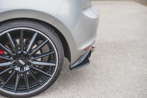 Volkswagen Golf 7 GTI - Splitters laterais traseiros STREET PRO V.1 | VWGO7GTICNC-RSD1BRB | Produto Maxton Design distribuído por Unicartuning.