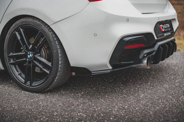 BMW 1 F20 M140i - Splitters laterais traseiros STREET PRO V.3 | BM1F20FMCNC-RSD3B+RSF1G | Produto Maxton Design distribuído por Unicartuning. BMW 1 F20 M140i - Splitters laterais traseiros STREET PRO V.3 | BM1F20FMCNC-RSD3B+RSF1G | Produto Maxton Design distribuído por Unicartuning.