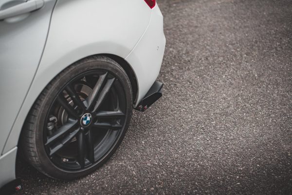 BMW 1 F20 M140i - Splitters laterais traseiros STREET PRO V.3 | BM1F20FMCNC-RSD3B+RSF1G | Produto Maxton Design distribuído por Unicartuning. BMW 1 F20 M140i - Splitters laterais traseiros STREET PRO V.3 | BM1F20FMCNC-RSD3B+RSF1G | Produto Maxton Design distribuído por Unicartuning.