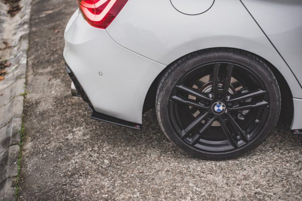 BMW 1 F20 M140i - Splitters laterais traseiros STREET PRO V.3 | BM1F20FMCNC-RSD3B | Produto Maxton Design distribuído por Unicartuning. BMW 1 F20 M140i - Splitters laterais traseiros STREET PRO V.3 | BM1F20FMCNC-RSD3B | Produto Maxton Design distribuído por Unicartuning.