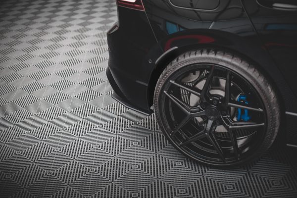 Volkswagen Golf R Mk8 - Splitters laterais traseiros STREET PRO | VWGO8RCNC-RSD1BRB | Produto Maxton Design distribuído por Unicartuning.
