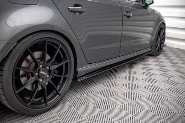 Audi S3 / A3 S-Line Sportback 8V (facelift) - Lâminas para Embaladeiras STREET PRO | AUS33FSBCNC-SD1B | Produto Maxton Design distribuído por Unicartuning. Audi S3 / A3 S-Line Sportback 8V (facelift) - Lâminas para Embaladeiras STREET PRO | AUS33FSBCNC-SD1B | Produto Maxton Design distribuído por Unicartuning.