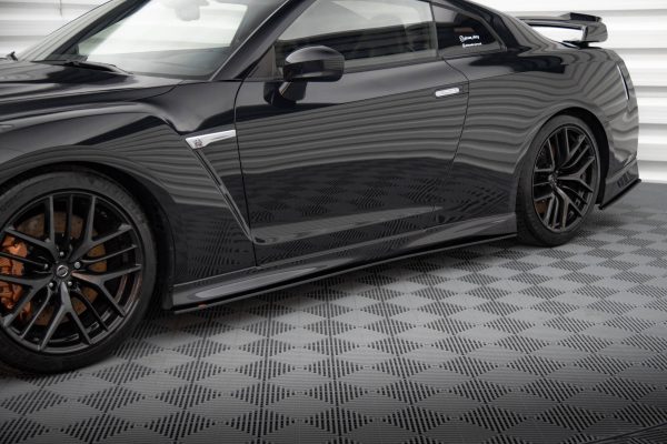 Nissan GTR R35 (facelift) - Lâminas para Embaladeiras STREET PRO | NIGTR4F3CNC-SD1BRB | Produto Maxton Design distribuído por Unicartuning. Nissan GTR R35 (facelift) - Lâminas para Embaladeiras STREET PRO | NIGTR4F3CNC-SD1BRB | Produto Maxton Design distribuído por Unicartuning.