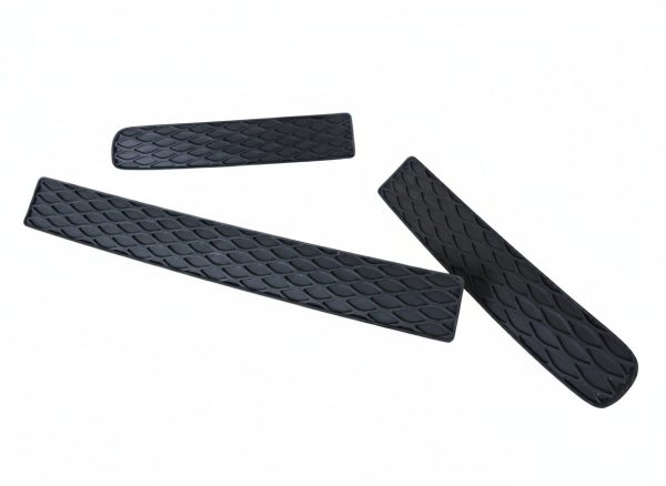 Audi A4 B5 LimAvant (94-00) - Grelhas do Para-choques Trás RS4 (2)