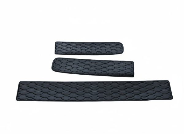 Audi A4 B5 LimAvant (94-00) - Grelhas do Para-choques Trás RS4 (3)
